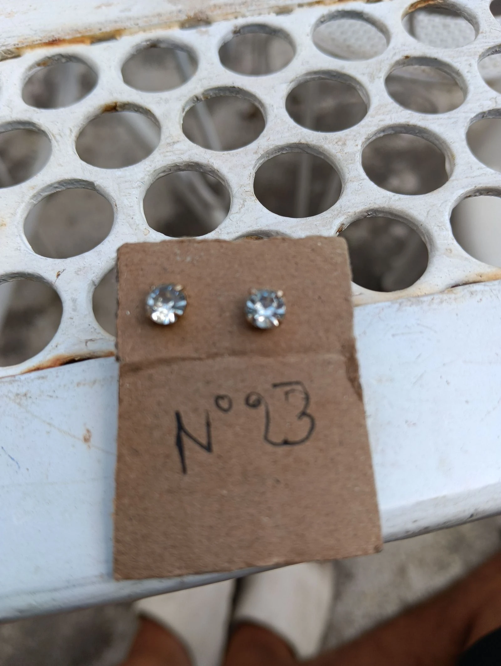 Paire de boucles d' oreilles strass neuve 